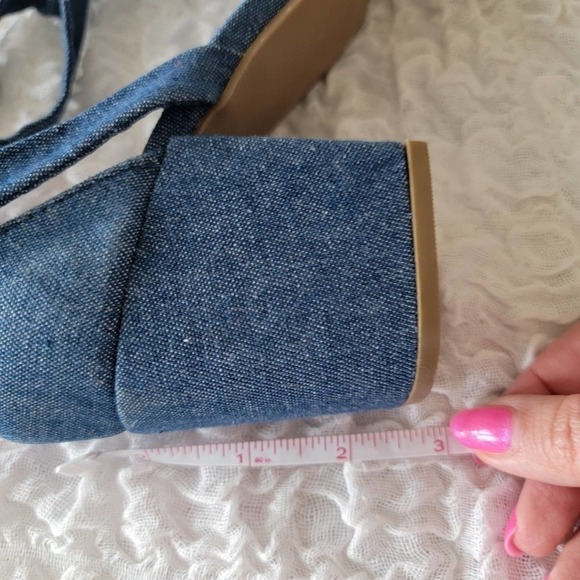 KENNETH COLE REACTION Denim Embroidered Heels Size 6.5 - Picture 7 of 10